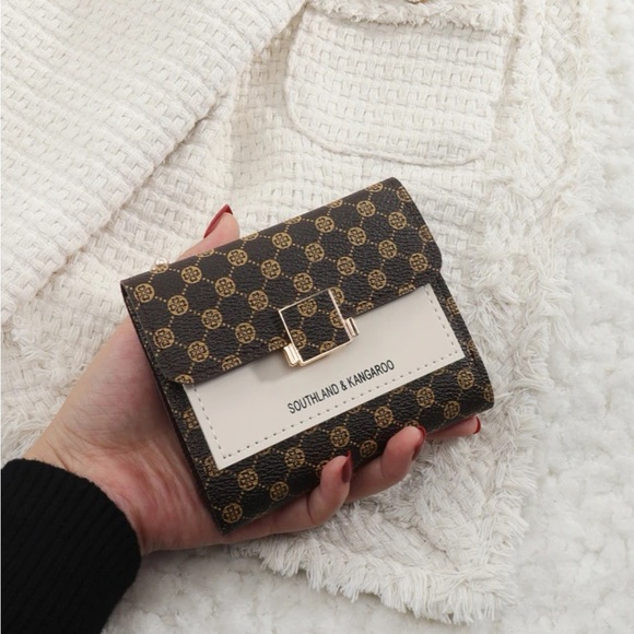 Handbags - ⚠️Clearance Coffee Brown Bifold Multifunctional Wallet / Cardholder